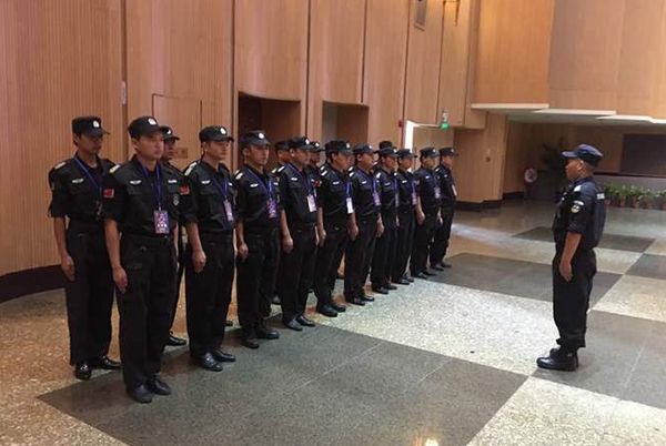 武漢大型商場(chǎng)保安服務(wù)客戶(hù)溝通：糾紛調(diào)解與情緒管理的標(biāo)準(zhǔn)化話(huà)術(shù)